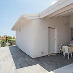 White * Avola