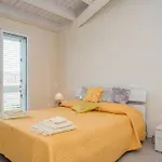 White * 阿沃拉