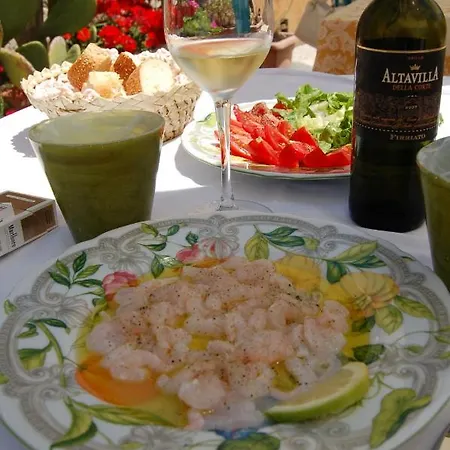 White * Avola