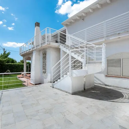 Апартаменты White *