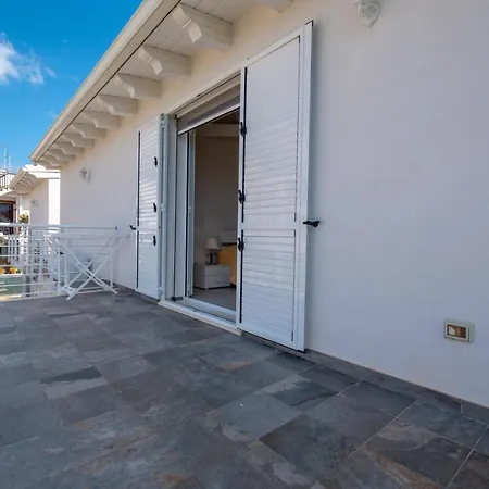 Апартаменты White *